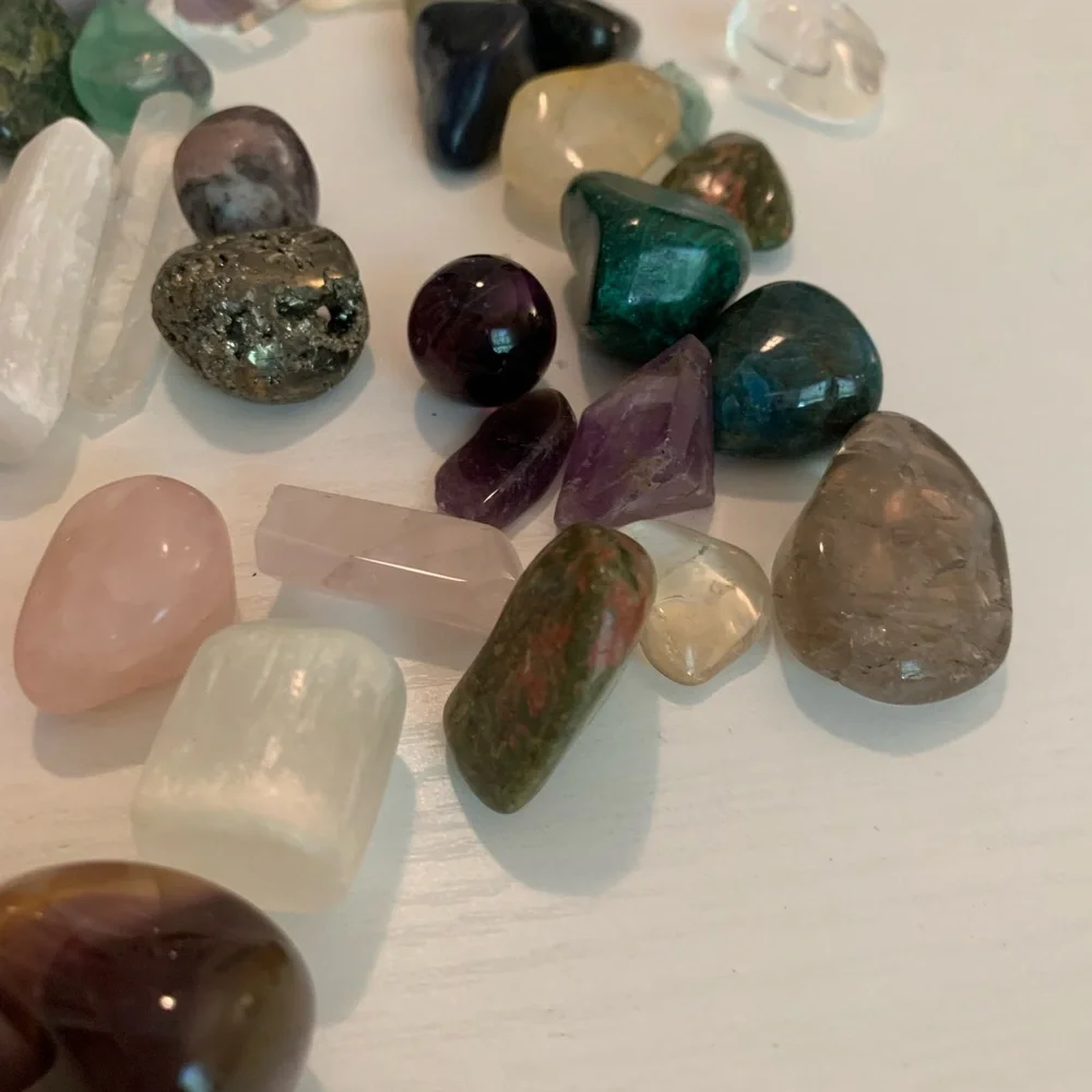 Assorted Tumbled crystals - Picture 4 of 8